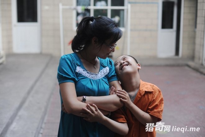 Ů��ʦ�ǹ����������׶�԰��ֻ���Լ����˸���ɵ���ӡ�(1)