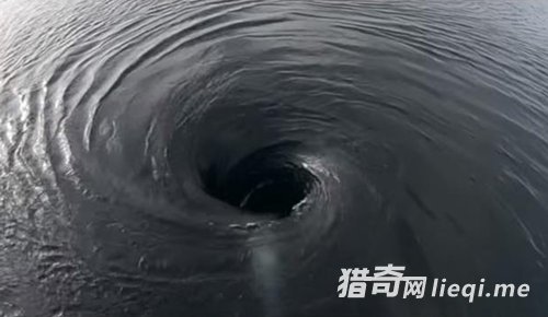 �������޴�����ʱ��Ǳ��ˮ�£�����ĵ������������滭��(1)