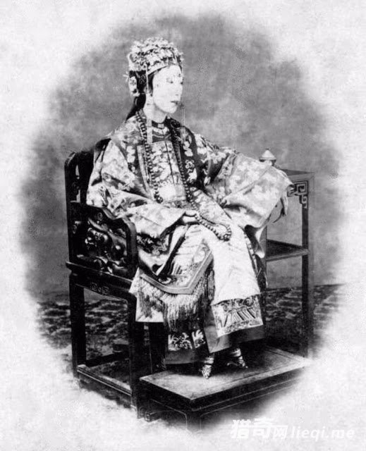 30�ž�ʱ����Ů�˵�����Ƭ���ع���С��Ϊ�����Ǹ����(2)