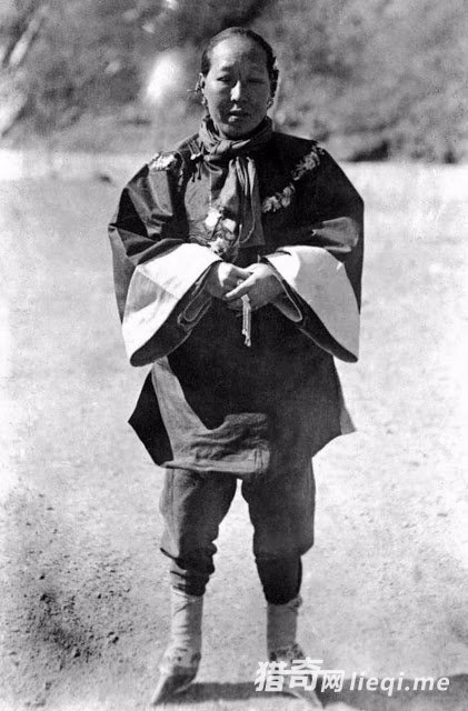 30�ž�ʱ����Ů�˵�����Ƭ���ع���С��Ϊ�����Ǹ����(3)