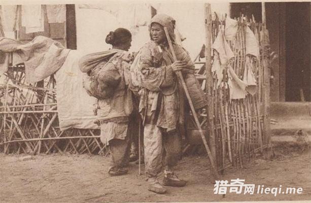 ����ǰ����Ƭ����ĩ�����ͷ��ؤ�����ﶼ����һ���򹷹�(6)