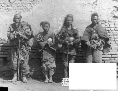 ����ǰ����Ƭ����ĩ�����ͷ��ؤ�����ﶼ����һ���򹷹�(5)