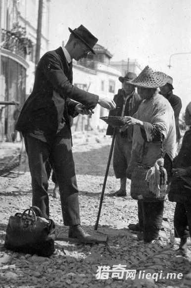 ����ǰ����Ƭ����ĩ�����ͷ��ؤ�����ﶼ����һ���򹷹�(2)