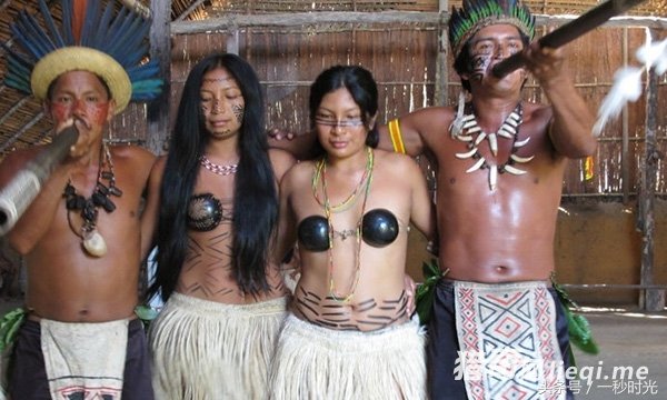 ��������Ļ��ף���������������������ĸ�����Ա߼��ӣ���ʱָ��(1)