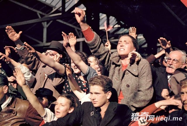 14���ɴ�¹���ϡ�в�ɫ����Ƭ��չ�����˲����ı�����ѧ(3)