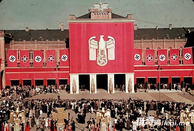 14���ɴ�¹���ϡ�в�ɫ����Ƭ��չ�����˲����ı�����ѧ(4)