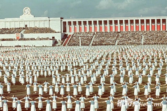 14���ɴ�¹���ϡ�в�ɫ����Ƭ��չ�����˲����ı�����ѧ(3)