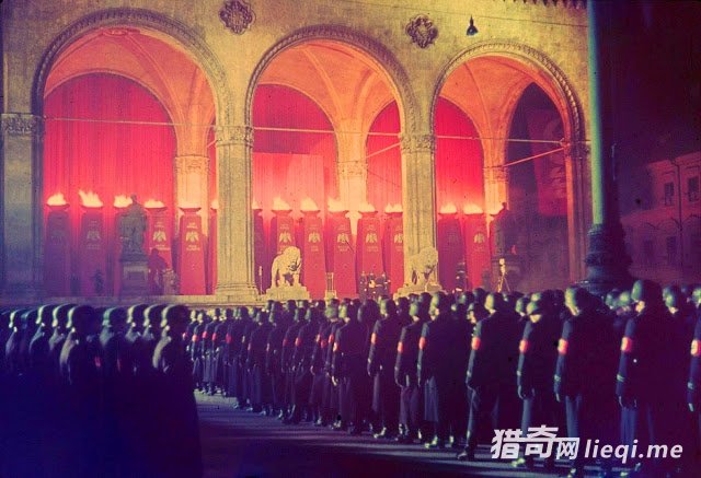 14���ɴ�¹���ϡ�в�ɫ����Ƭ��չ�����˲����ı�����ѧ(2)