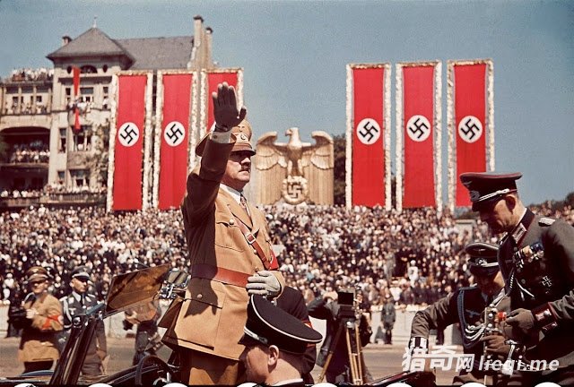 14���ɴ�¹���ϡ�в�ɫ����Ƭ��չ�����˲����ı�����ѧ(2)