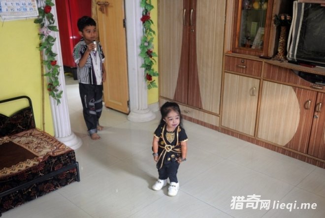 ӡ��23���Ů�����߽���0.6�ף������Ϊδ���Ĺ���Ӱ��(1)