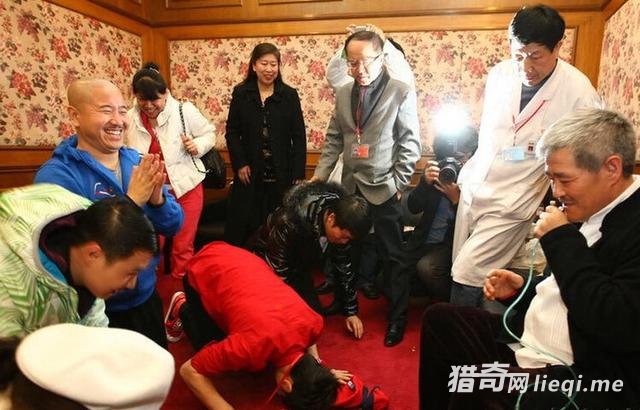 �۷��ڵ��Ա�ɽ�����ж�ţ����Щ��Ƭ����˵��һ�У�