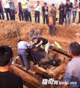 �����峯�ٷ���ʬ������ȫ�������ȱ���е�������ӢƬ�н�ʬ