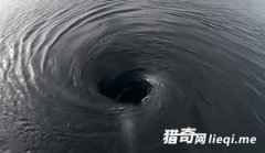 �������޴�����ʱ��Ǳ��ˮ�£�����ĵ������������滭��