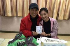 ����ĸ��һ���������Ů��!���һ�����۾�