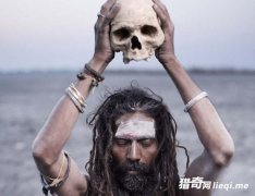 �����ǡ�����֮�񡱵�ʹ�ߣ������������Ժ�Ӹ�ʬΪʳ