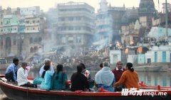 ʵ��ӡ�Ⱥ�ӱߵ�¶���ʬ������������ȴ���˾��£�